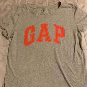 Gap T-shirt